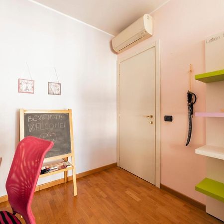 Milano Rogoredo Apartment With Garage Kültér fotó