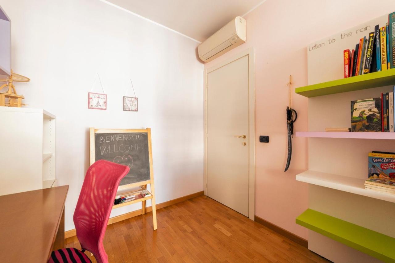 Milano Rogoredo Apartment With Garage Kültér fotó
